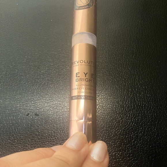 Make up revolution eye bright concealer 👁️ - Picture 7 of 7